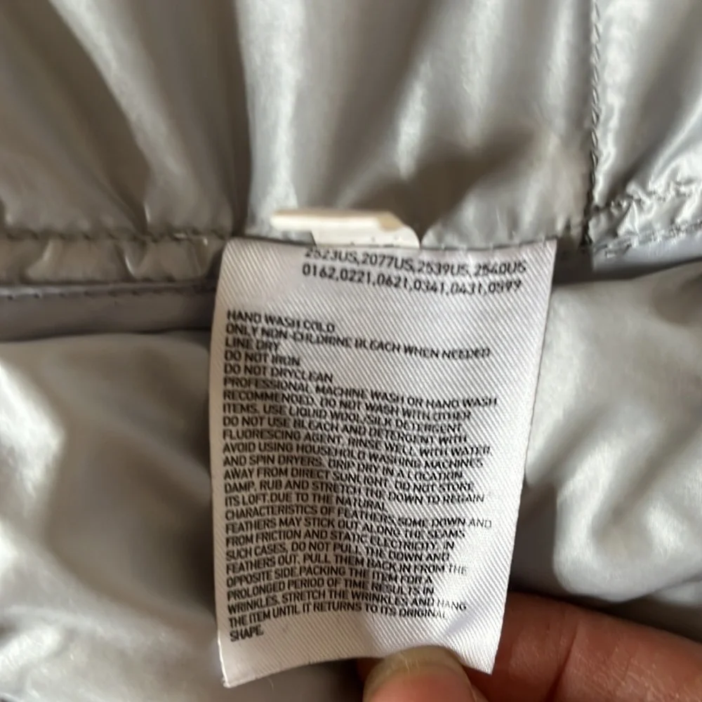 UNIQLO silver ultra light down puffer jacket zippered pockets size XS packable - Picture 5 of 9